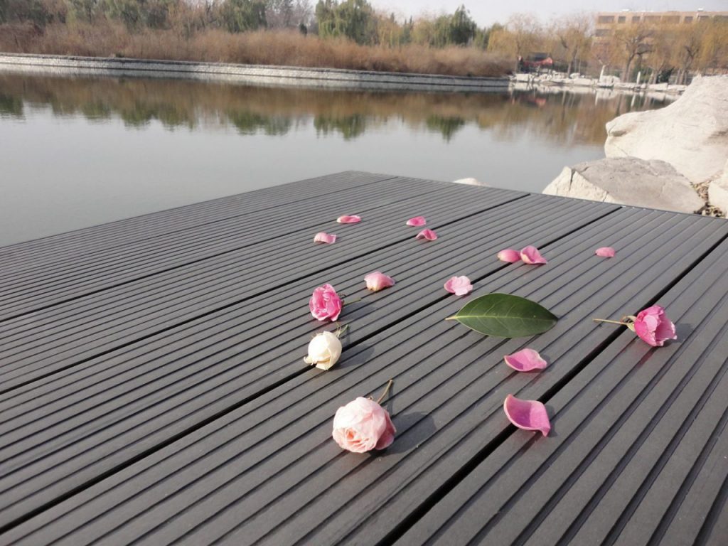 Cómo mantener mejor la tarima exterior en verano